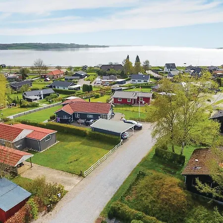 Two-bedroom In 度假居 *