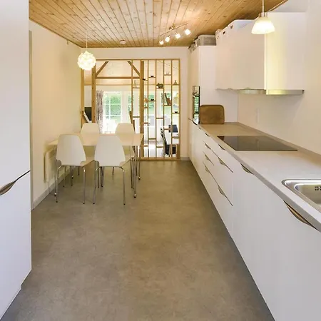 2 Bedroom Pet Friendly In *