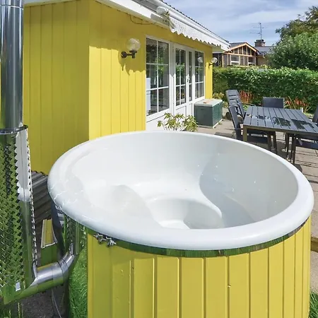 Two-bedroom In 度假居 *